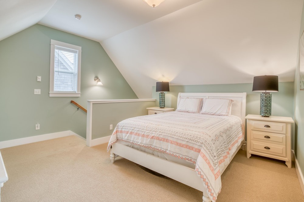 Photo of Bedroom in Lincoln Beach