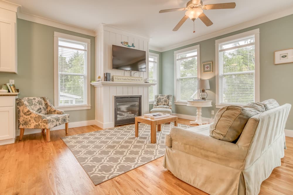 Photo of Livingroom in Lincoln Beach