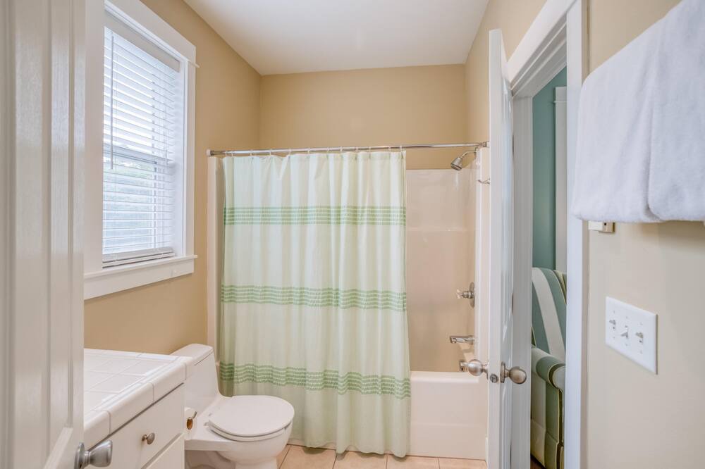 Photo of Bathroom in Lincoln Beach