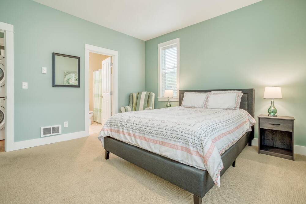 Photo of Bedroom in Lincoln Beach