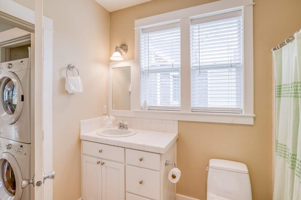 Photo of Bathroom in Lincoln Beach
