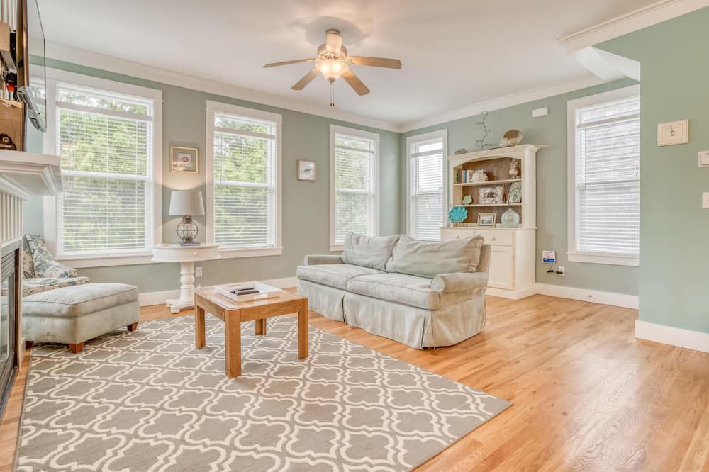 Photo of Livingroom in Lincoln Beach
