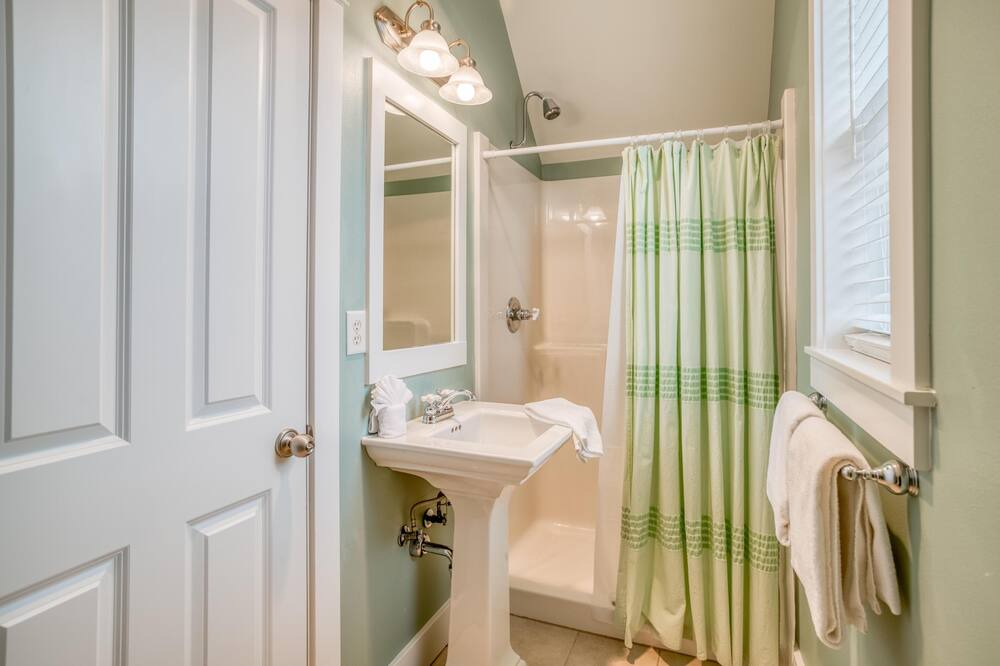 Photo of Bathroom in Lincoln Beach