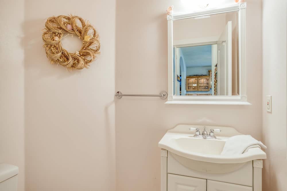 Photo of Bathroom in Lincoln Beach