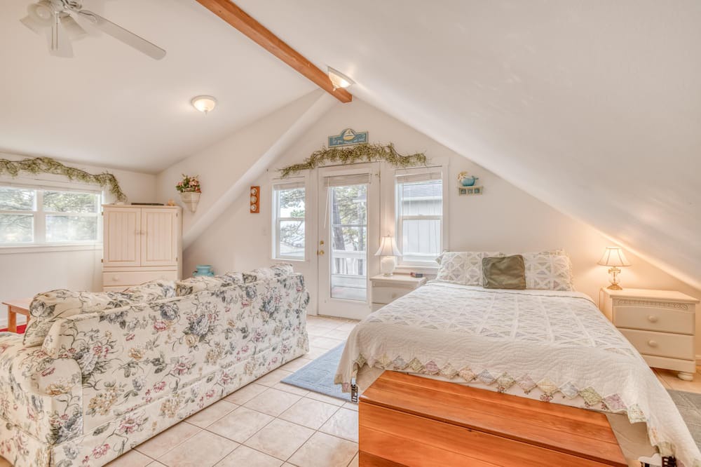 Photo of Bedroom in Lincoln Beach
