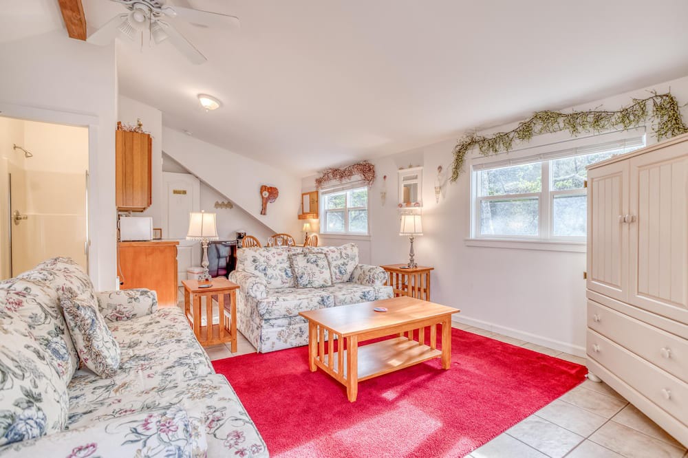 Photo of Livingroom in Lincoln Beach