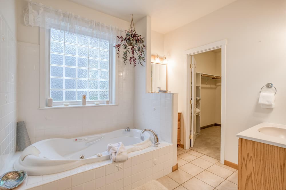 Photo of Bathroom in Lincoln Beach