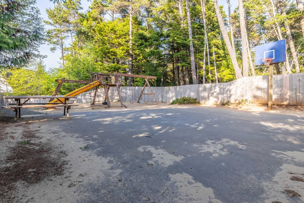 Photo of Others in Lincoln Beach