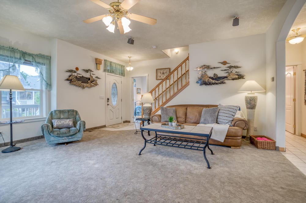 Photo of Livingroom in Lincoln Beach