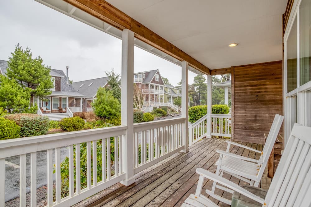 Photo of Patio Balcony in Lincoln Beach