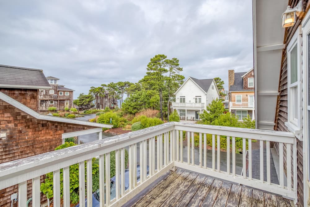 Photo of Patio Balcony in Lincoln Beach