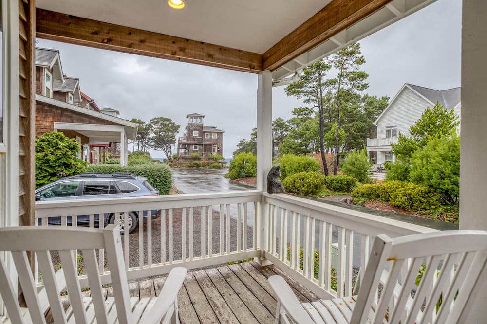 Photo of Patio Balcony in Lincoln Beach