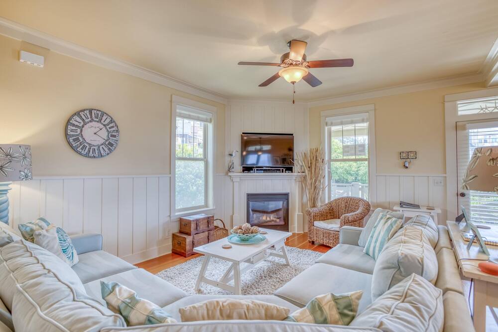 Photo of Livingroom in Olivia Beach