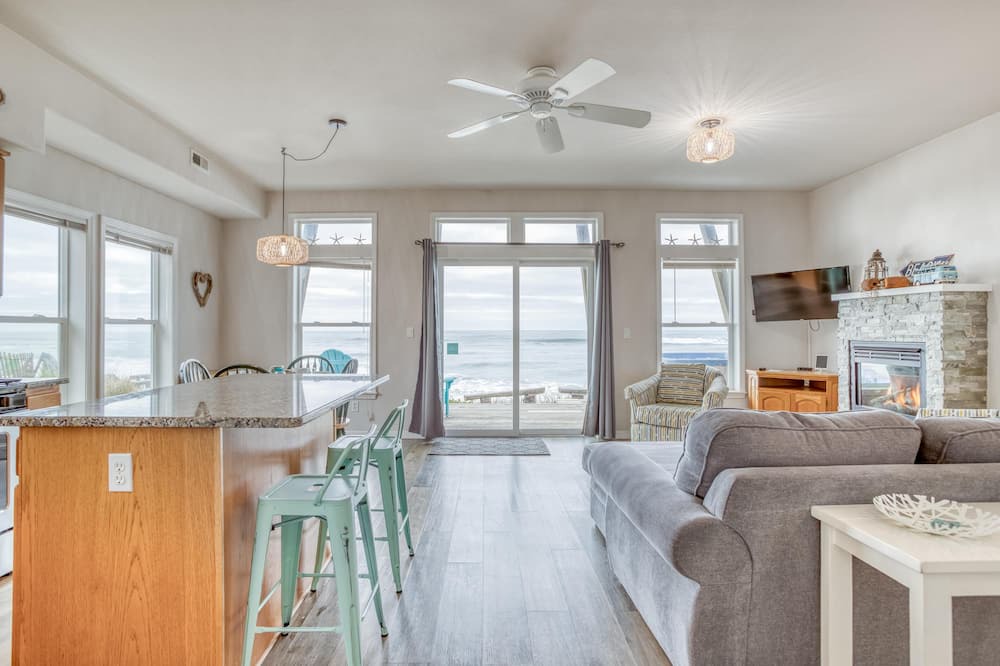 Photo of Livingroom in Lincoln Beach