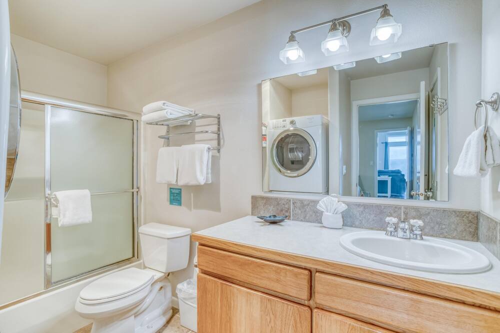 Photo of Bathroom in Lincoln Beach