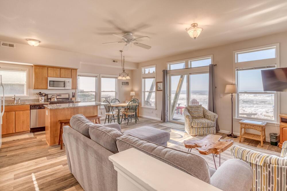 Photo of Livingroom in Lincoln Beach