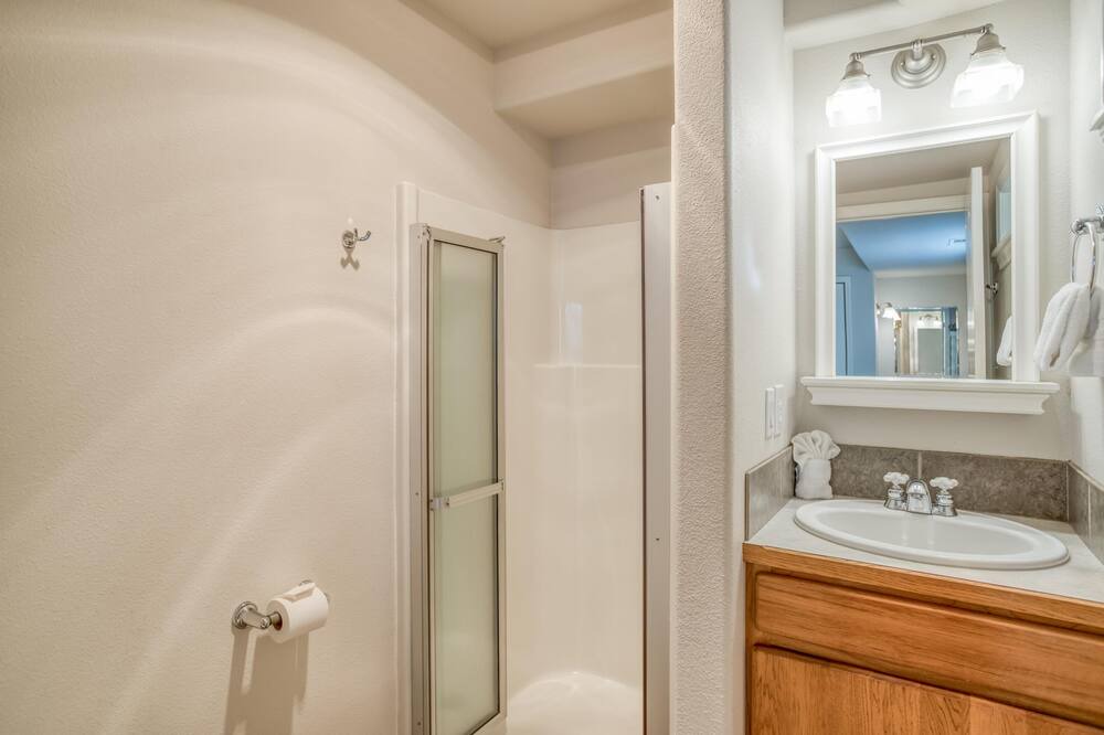Photo of Bathroom in Lincoln Beach