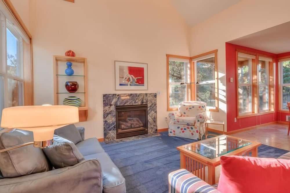 Photo of Livingroom in Shorepine Village