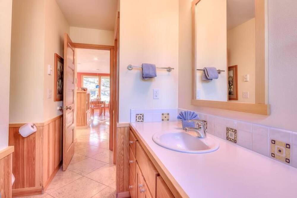 Photo of Bathroom in Shorepine Village