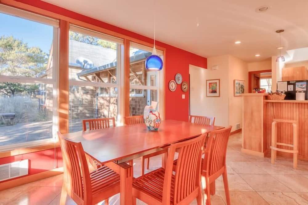 Photo of Kitchen in Shorepine Village