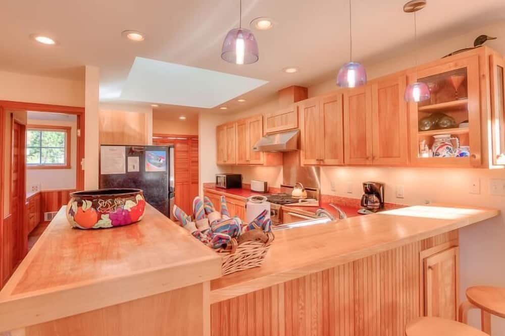 Photo of Kitchen in Shorepine Village