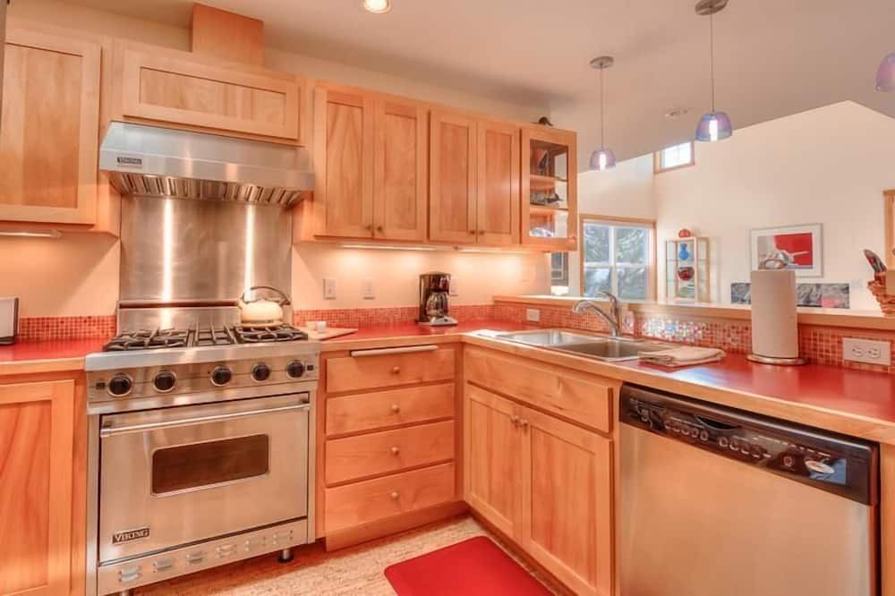 Photo of Kitchen in Shorepine Village