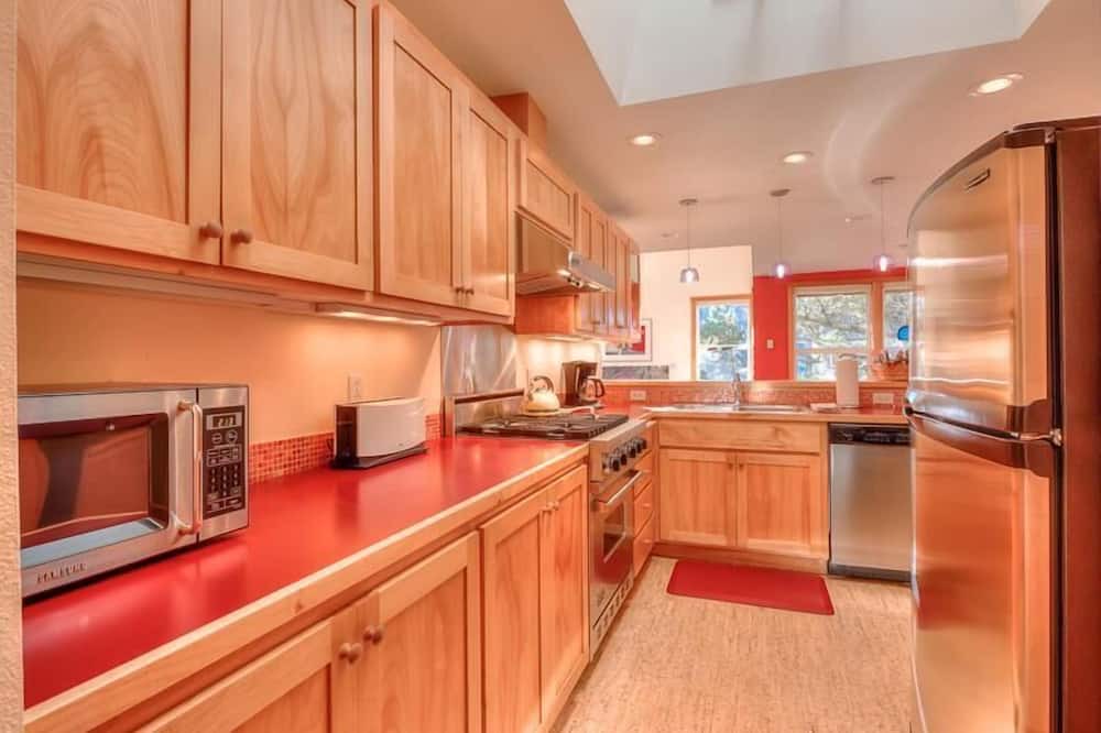 Photo of Kitchen in Shorepine Village