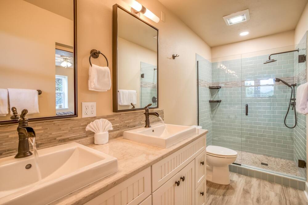 Photo of Bathroom in Nelscott