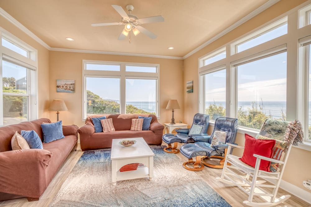 Photo of Livingroom in Nelscott