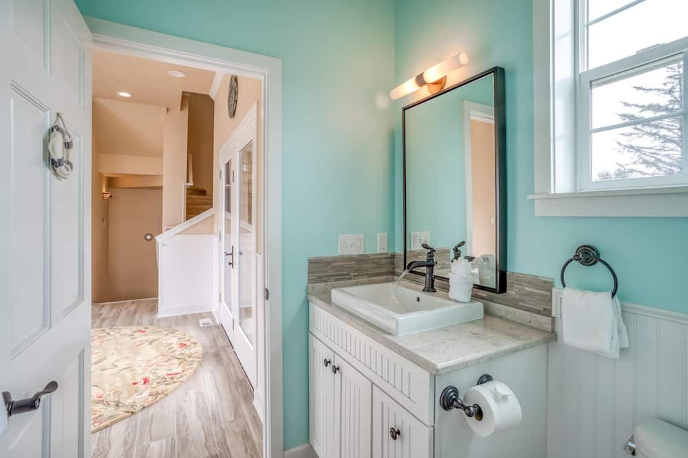 Photo of Bathroom in Nelscott