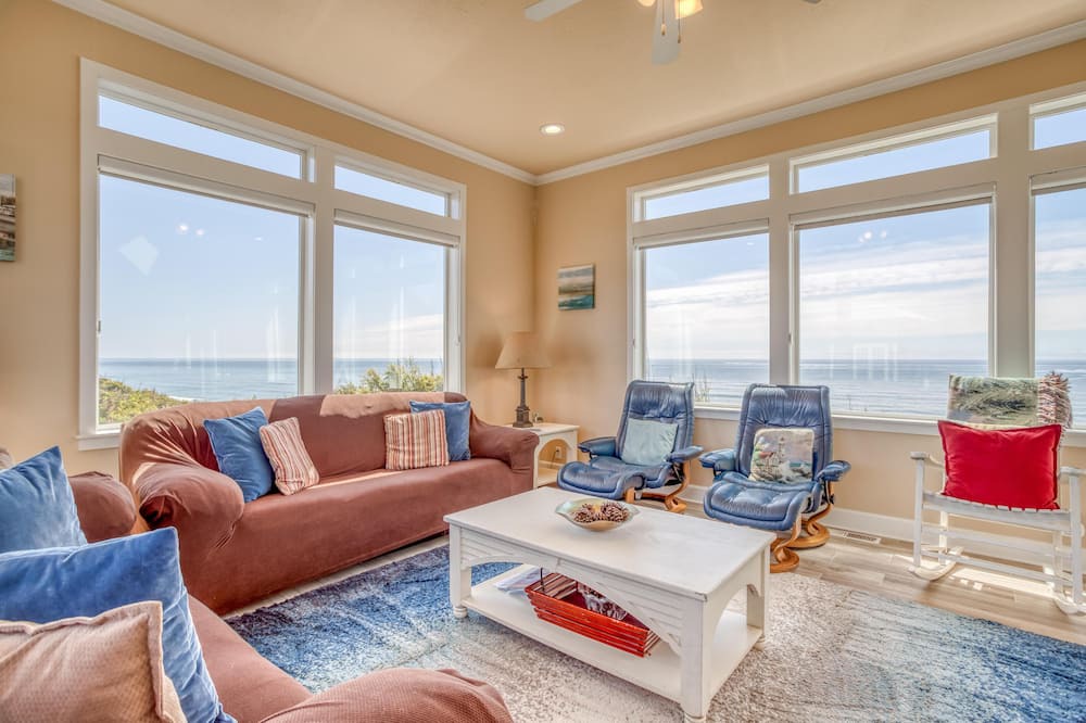 Photo of Livingroom in Nelscott