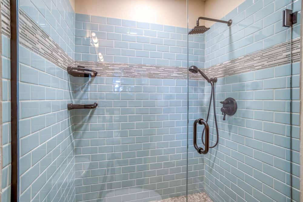 Photo of Bathroom in Nelscott