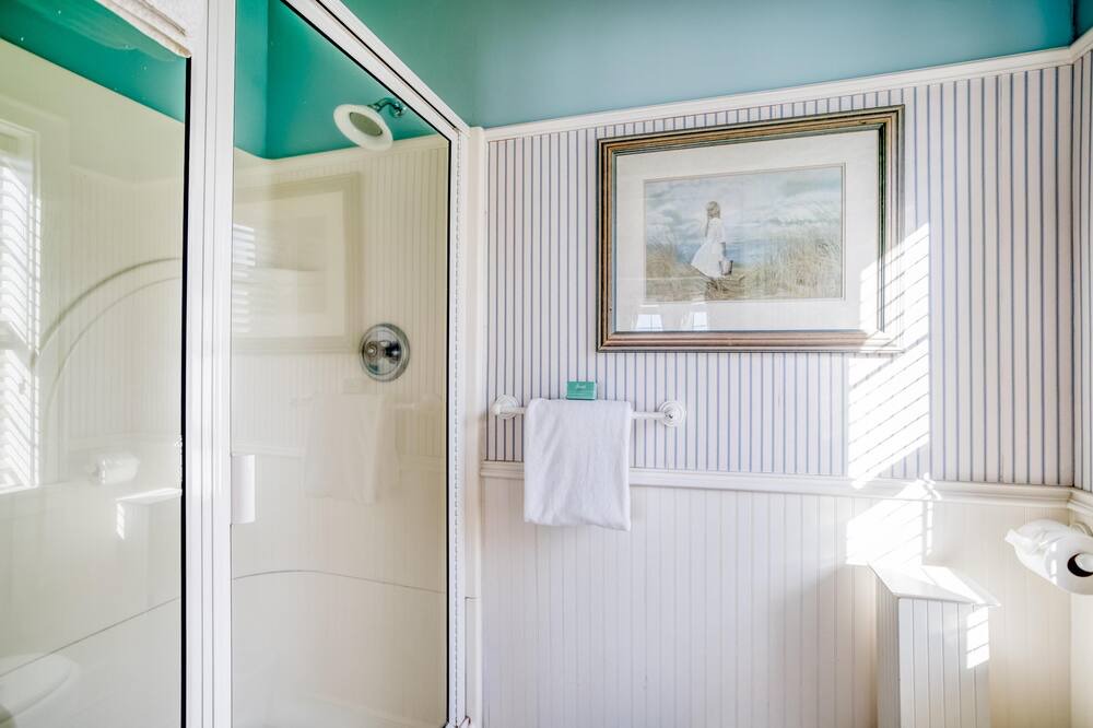 Photo of Bathroom in Roads End