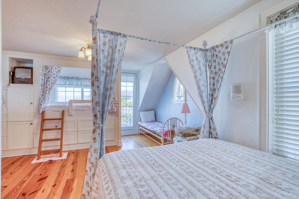 Photo of Bedroom in Roads End