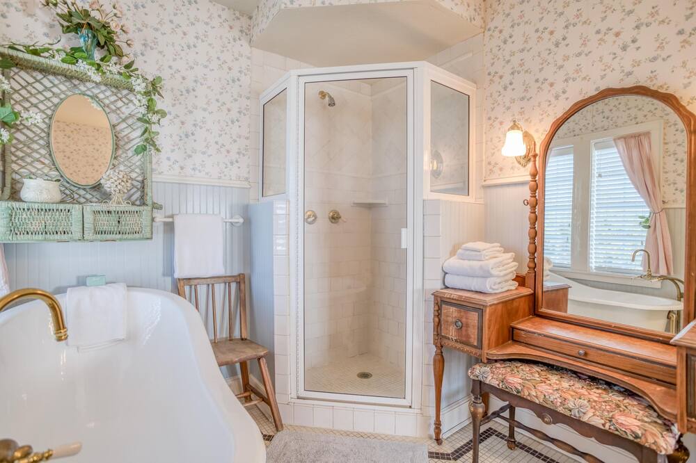 Photo of Bathroom in Roads End