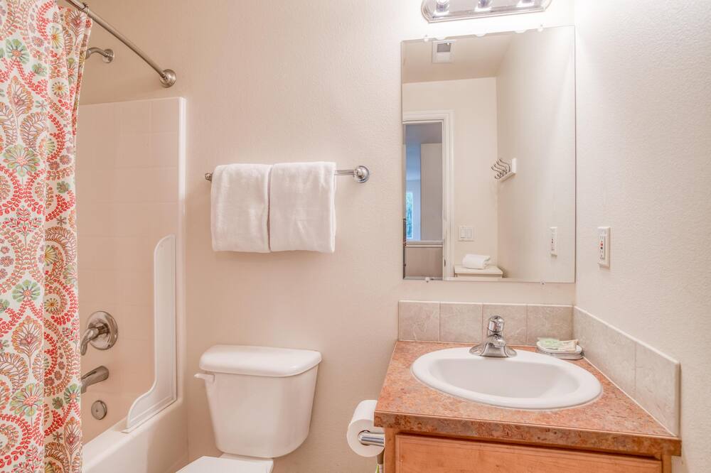 Photo of Bathroom in Westbrook Meadows
