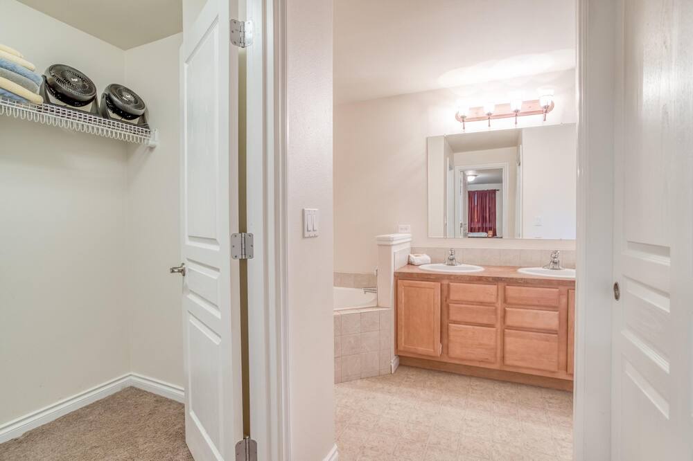 Photo of Bathroom in Westbrook Meadows