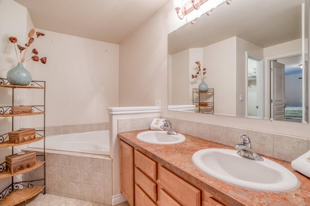 Photo of Bathroom in Westbrook Meadows