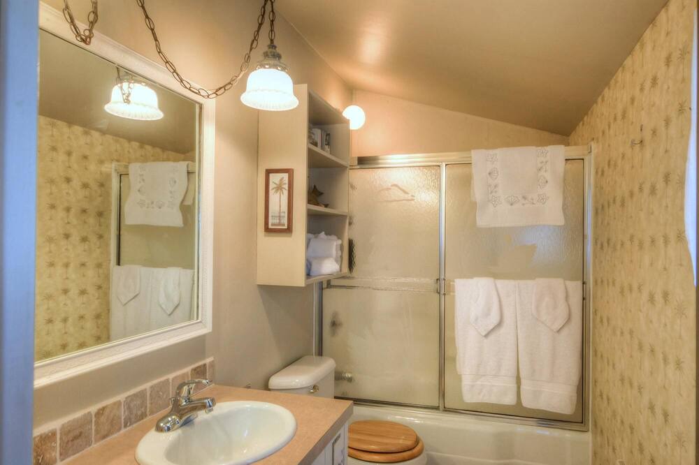 Photo of Bathroom in Sandpiper Village