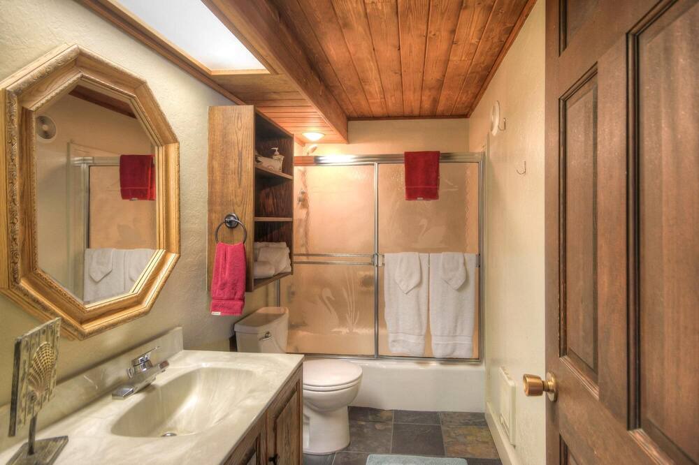 Photo of Bathroom in Sandpiper Village