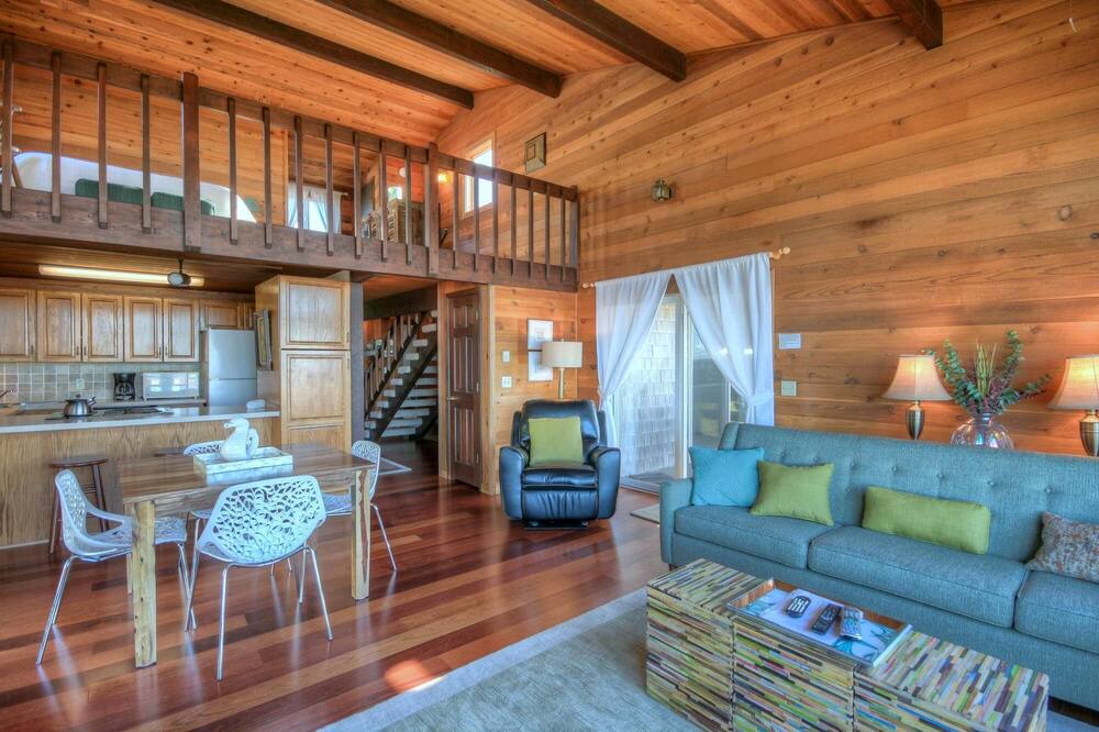 Photo of Livingroom in Sandpiper Village