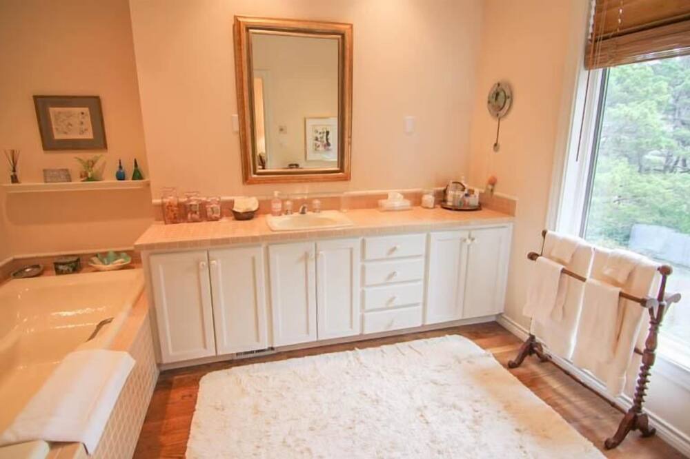 Photo of Bathroom in Neskowin