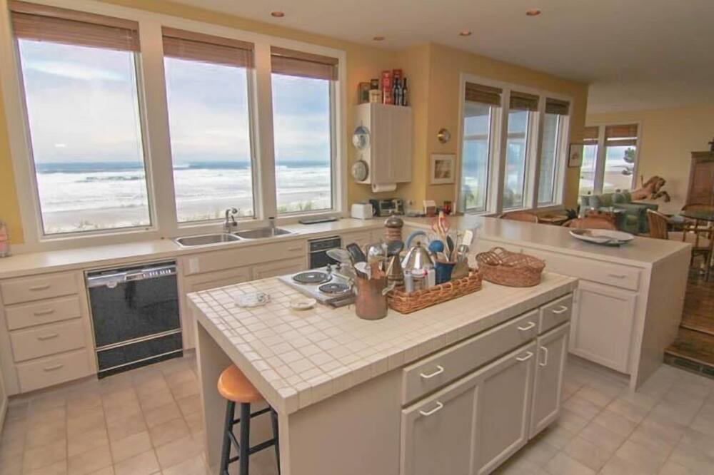Photo of Kitchen in Neskowin