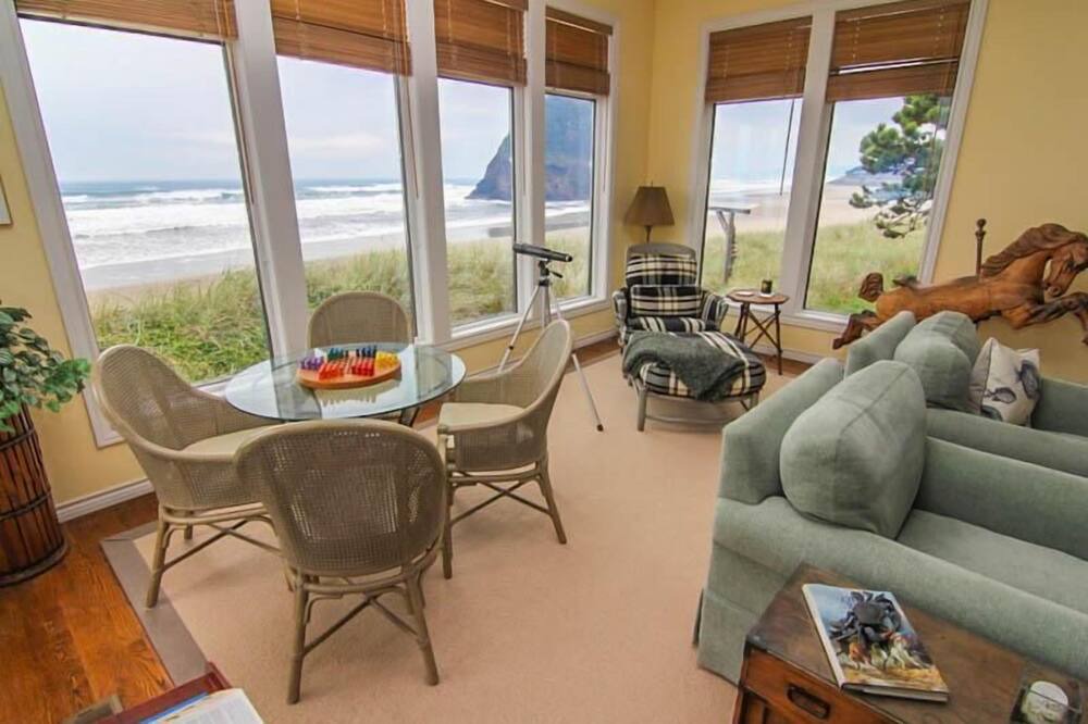 Photo of Livingroom in Neskowin