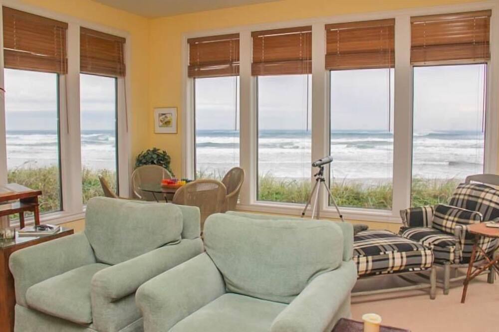 Photo of Livingroom in Neskowin