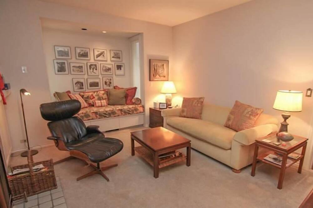 Photo of Livingroom in Neskowin