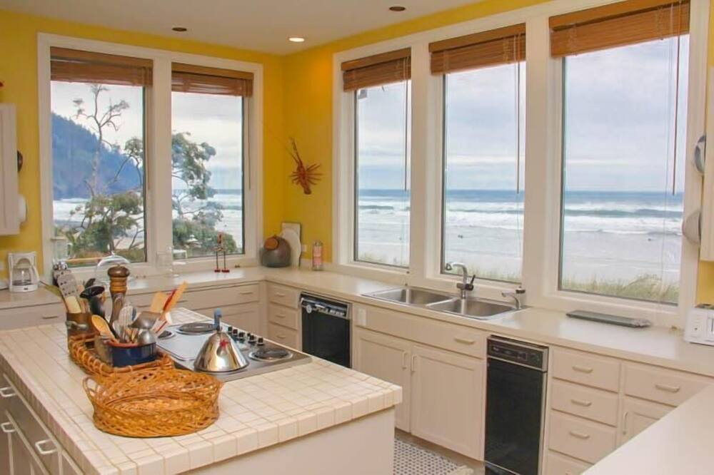 Photo of Kitchen in Neskowin