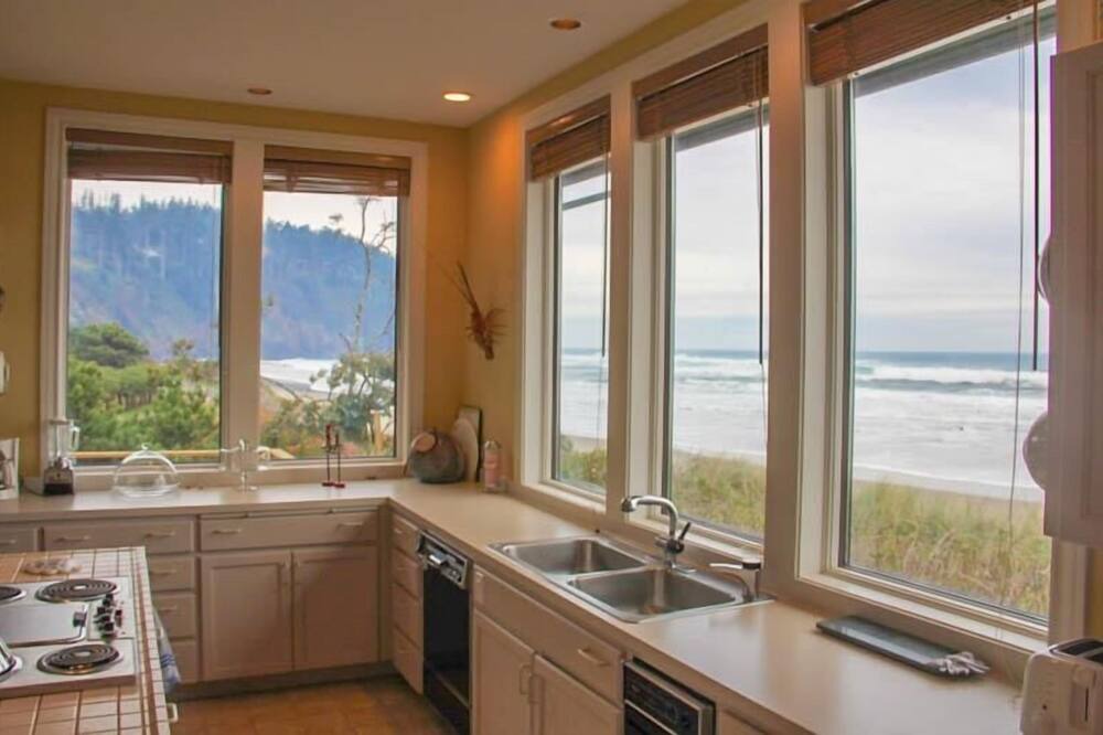 Photo of Kitchen in Neskowin