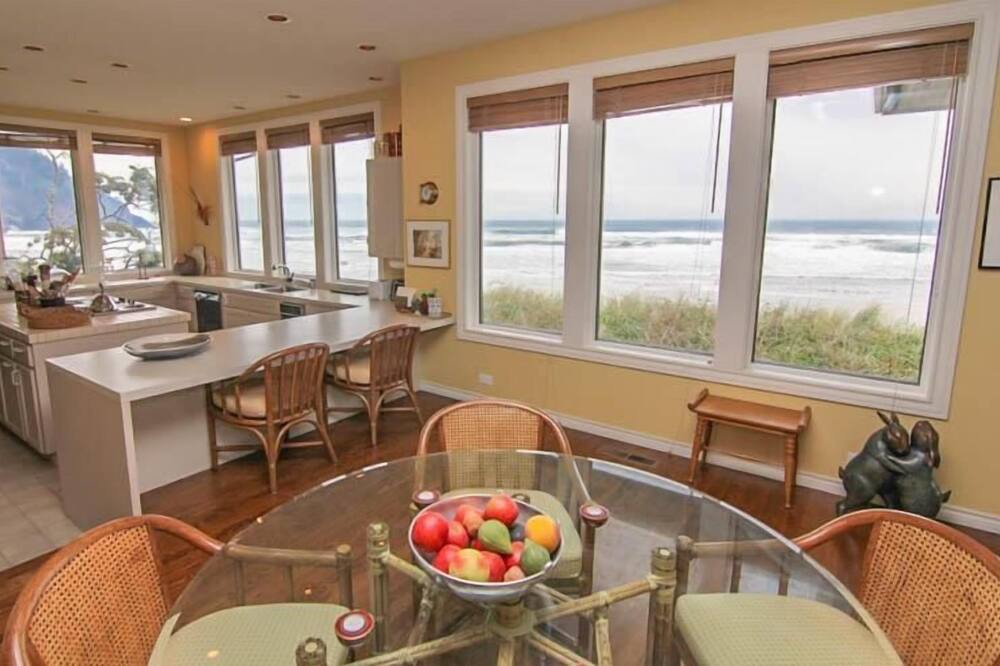 Photo of Kitchen in Neskowin