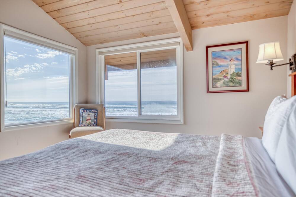 Photo of Bedroom in Neskowin